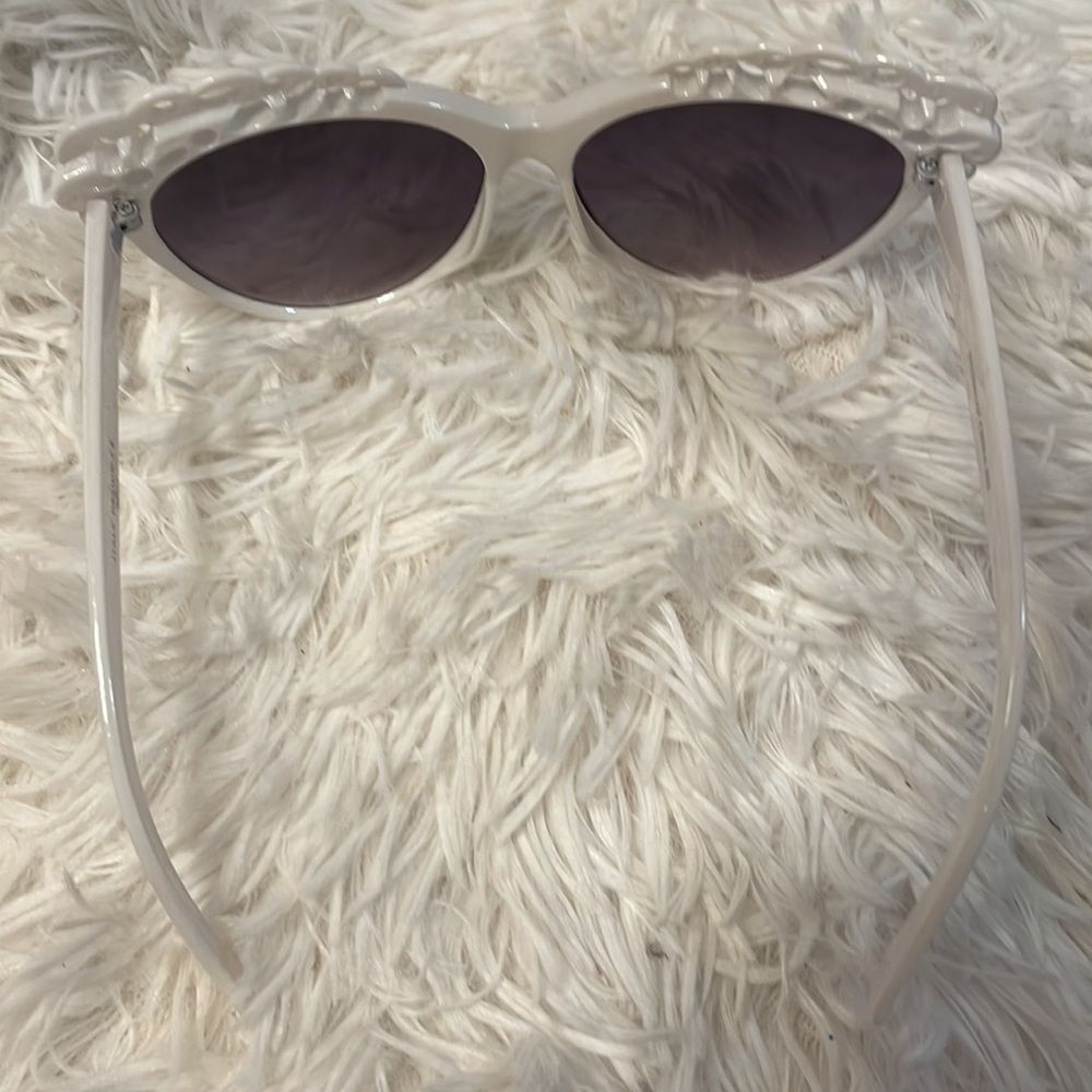 White Cateye Sunglasses • Black lenses - Picture 2 of 2